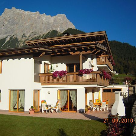 Haus Angelika Lägenhet Ehrwald Exteriör bild